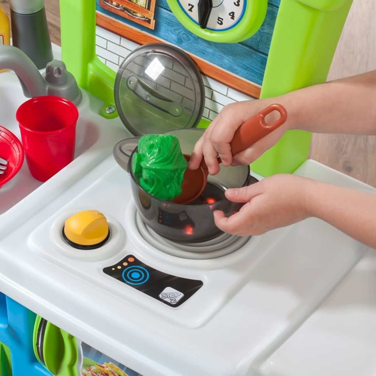 STEP 2 - Cocina Infantil Pequeños Cocineros STEP2 con accesorios