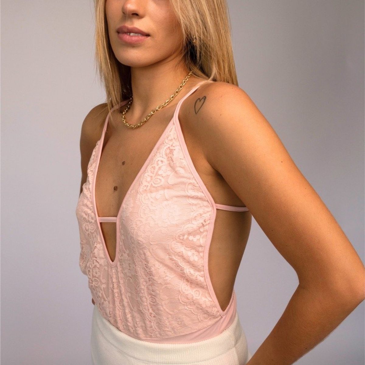 AMA OUTFITTERS - BODY MILAN DE ENCAJE CON TIRAS