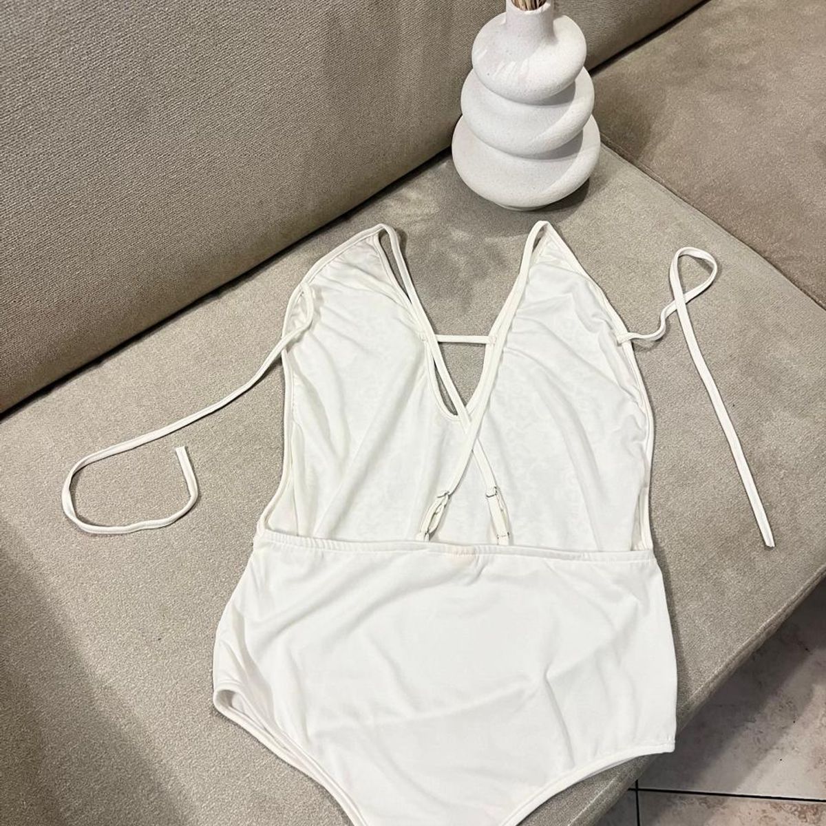 AMA OUTFITTERS - BODY MILAN DE ENCAJE CON TIRAS