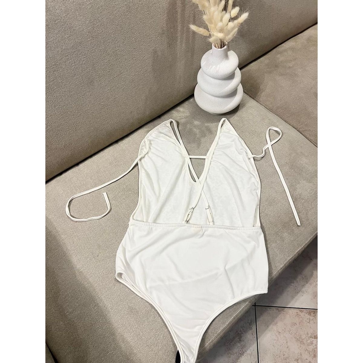 AMA OUTFITTERS - BODY MILAN DE ENCAJE CON TIRAS