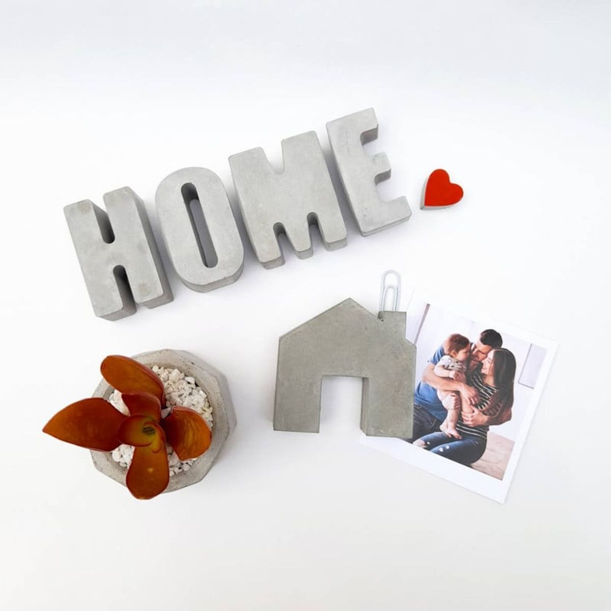 CONKRETE - Set de letras decorativas HOME mayúsculas + Planta Suculenta