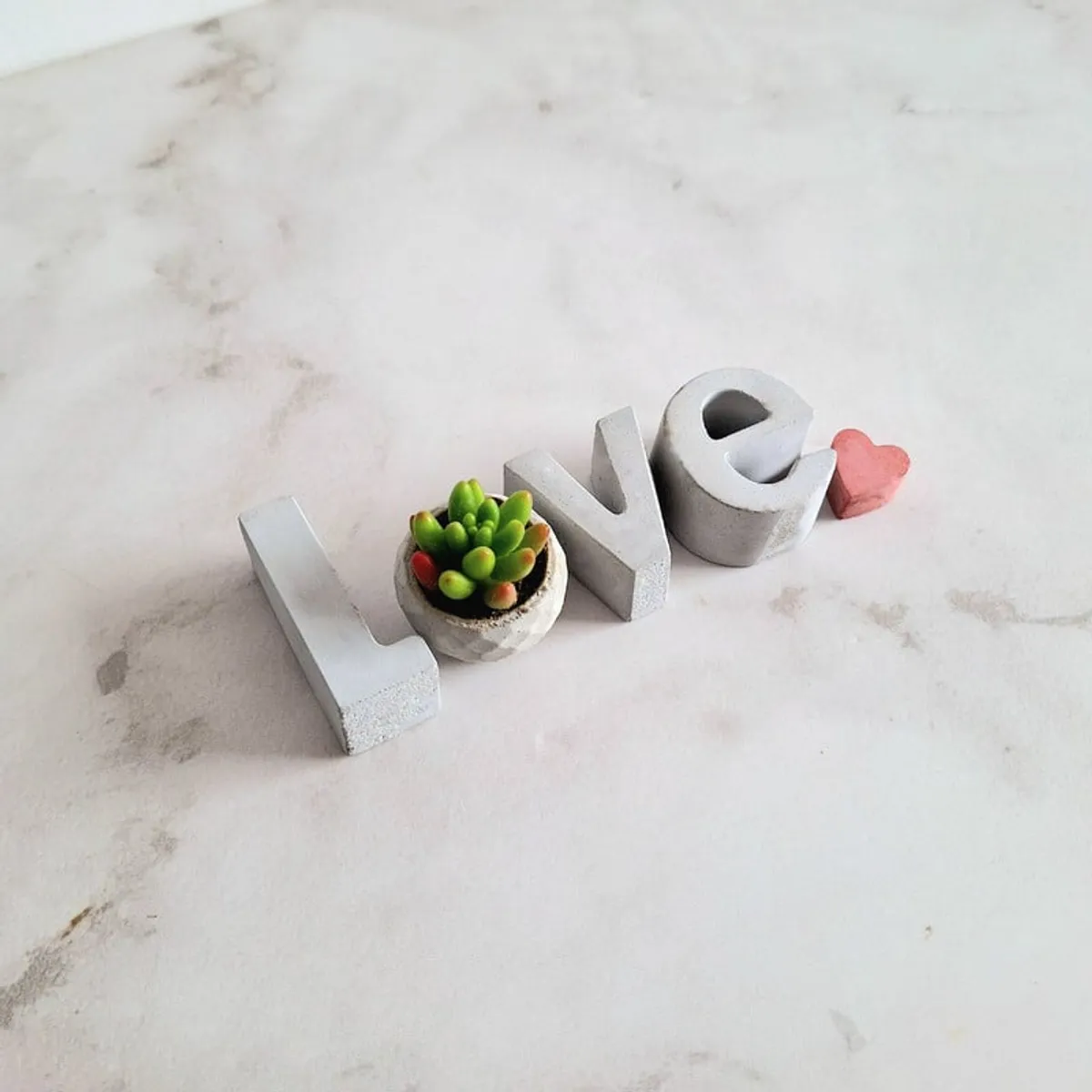 CONKRETE - Set de letras decorativas Love + Planta Suculenta