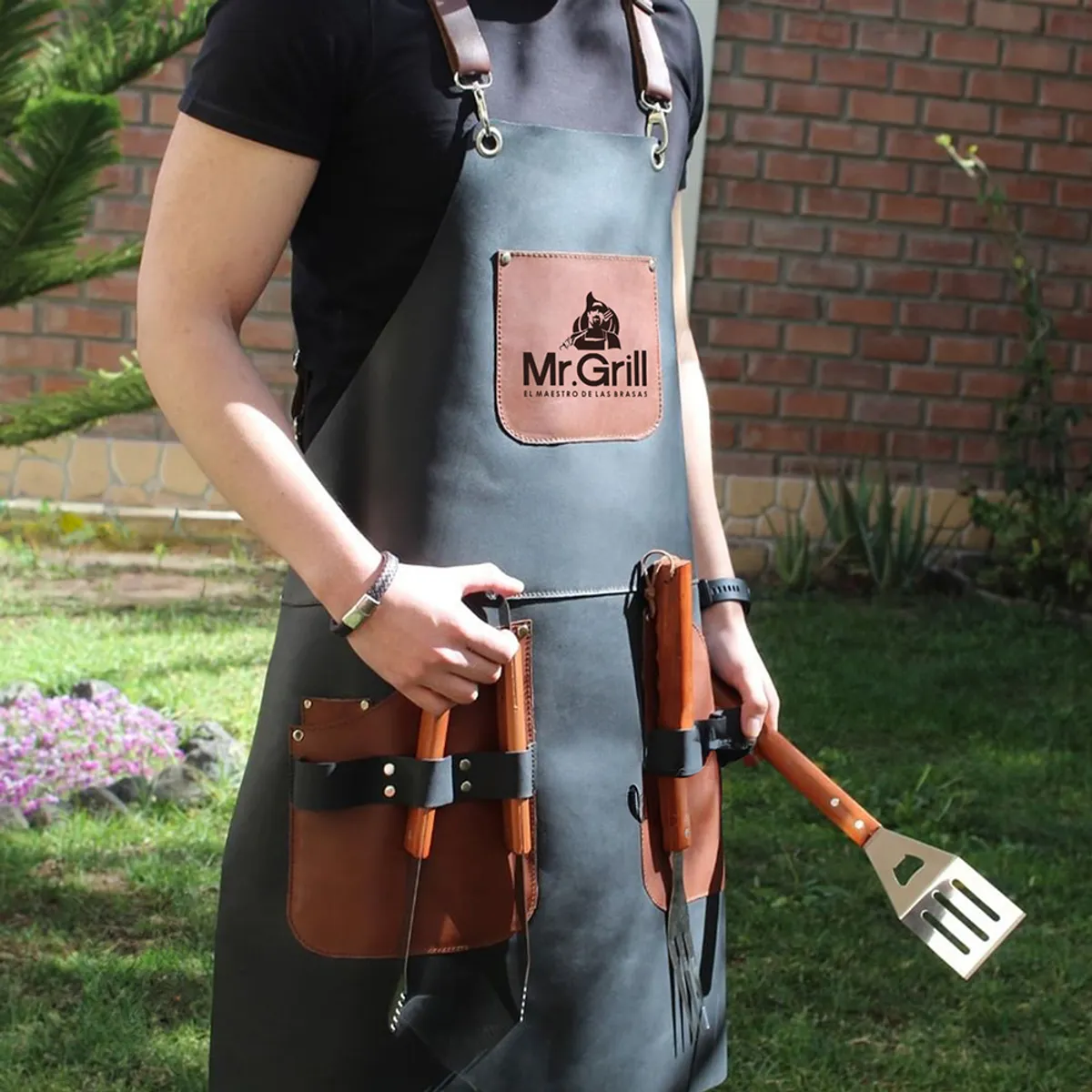 MR GRILL - Mandil Parrillero Cuero Toro Brangus NegroCafé