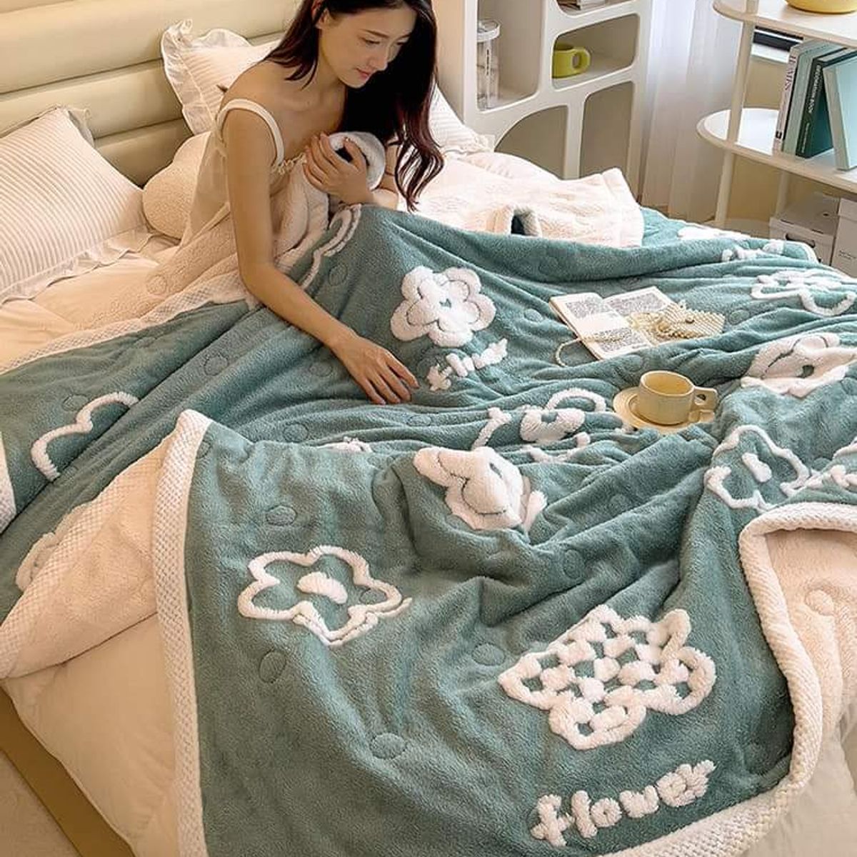 GENERICO - MANTA DE DISEÑOS CON CORDERO