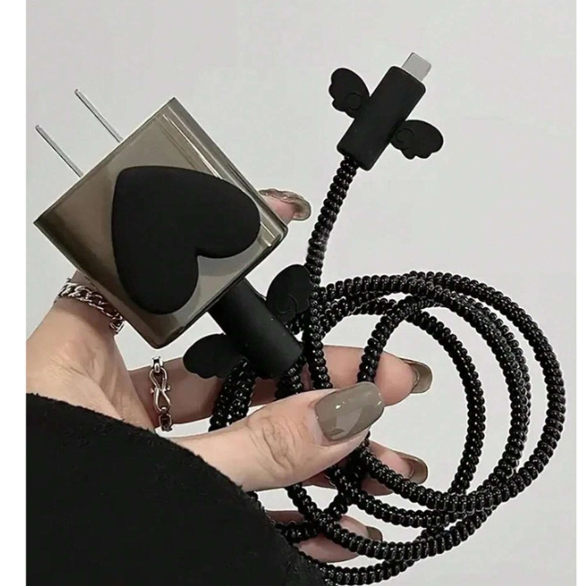 GENERICO - CASE PROTECTOR CORAZON NEGRO CARGADOR DE IPHONE