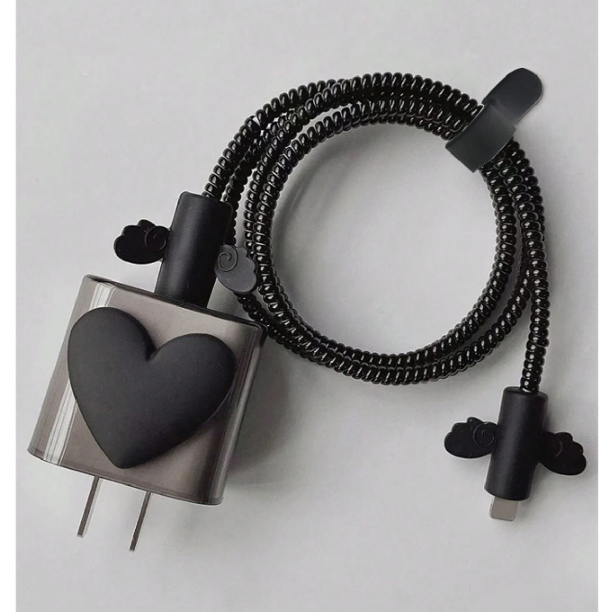 GENERICO - CASE PROTECTOR CORAZON NEGRO CARGADOR DE IPHONE