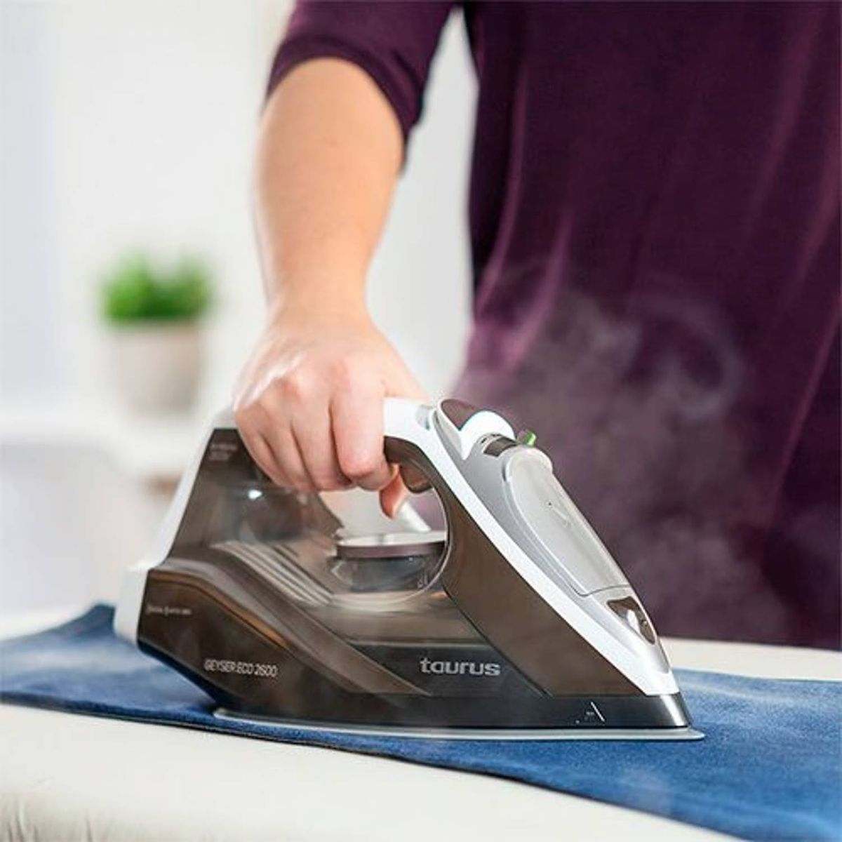 TAURUS - Plancha a Vapor Taurus GEYSERECO 2600 Marrón