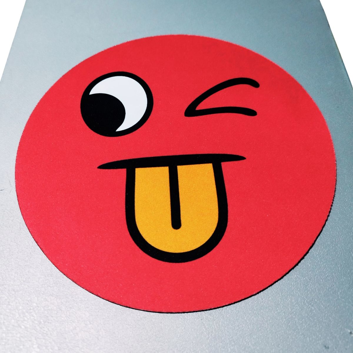 GENERICO - Alfombrilla para ratón mouse pad carita guiño y lengua afuera rojo