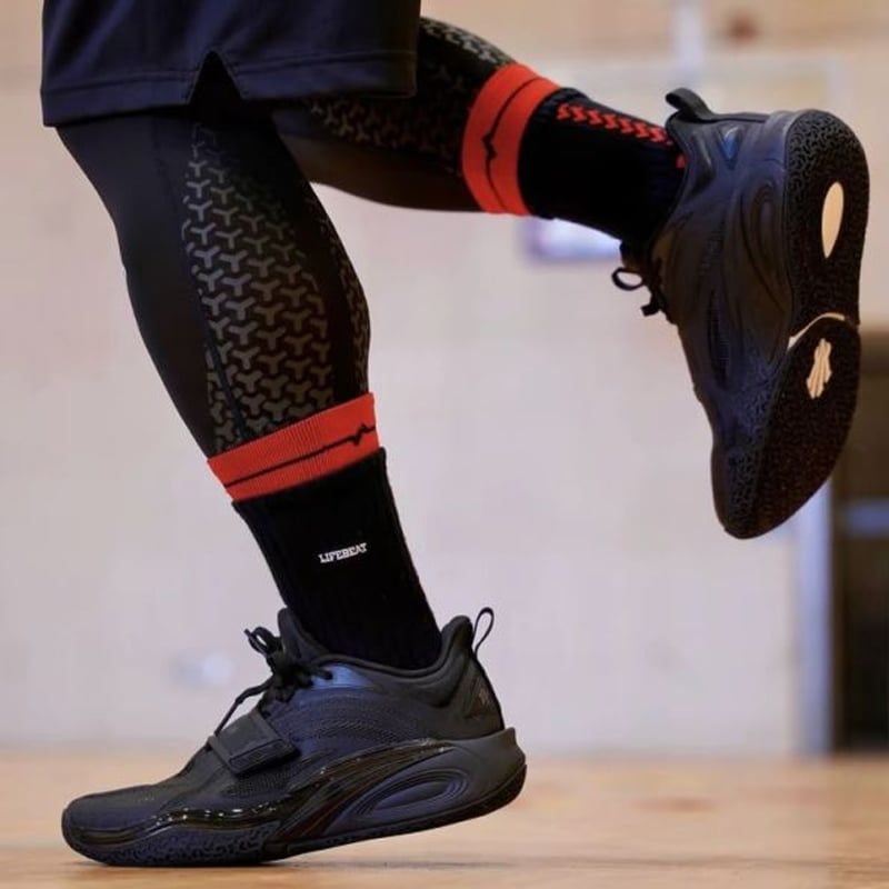 ANTA - Zapatilla basket by KYRIE IRVING  -KAI  1 -Black Knight