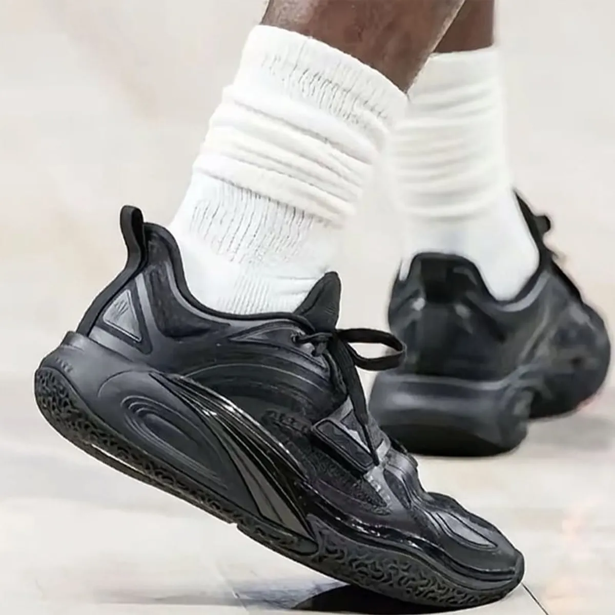 ANTA - Zapatilla basket by KYRIE IRVING  -KAI  1 -Black Knight