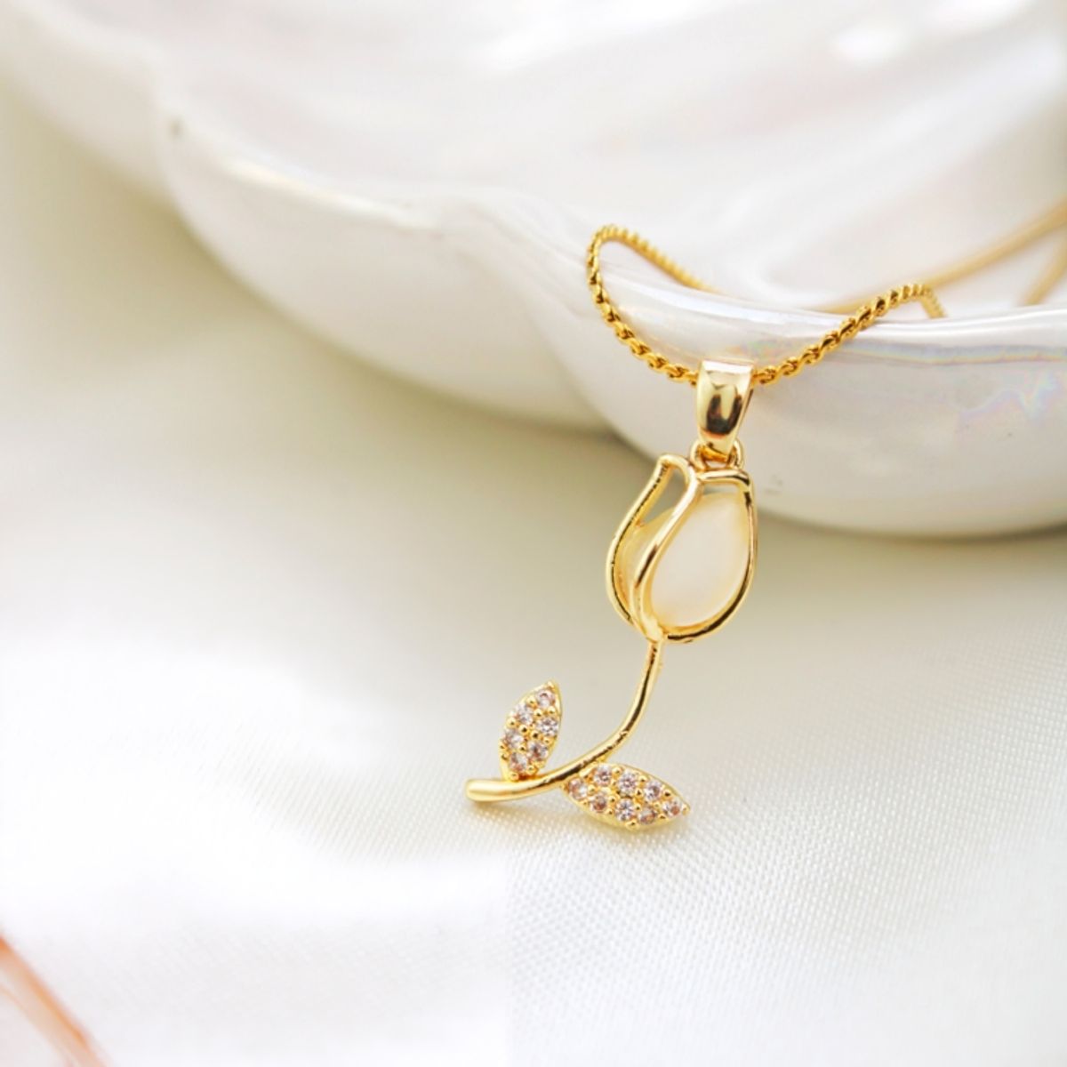 GENERICO - Collar dije tulipan color dorado