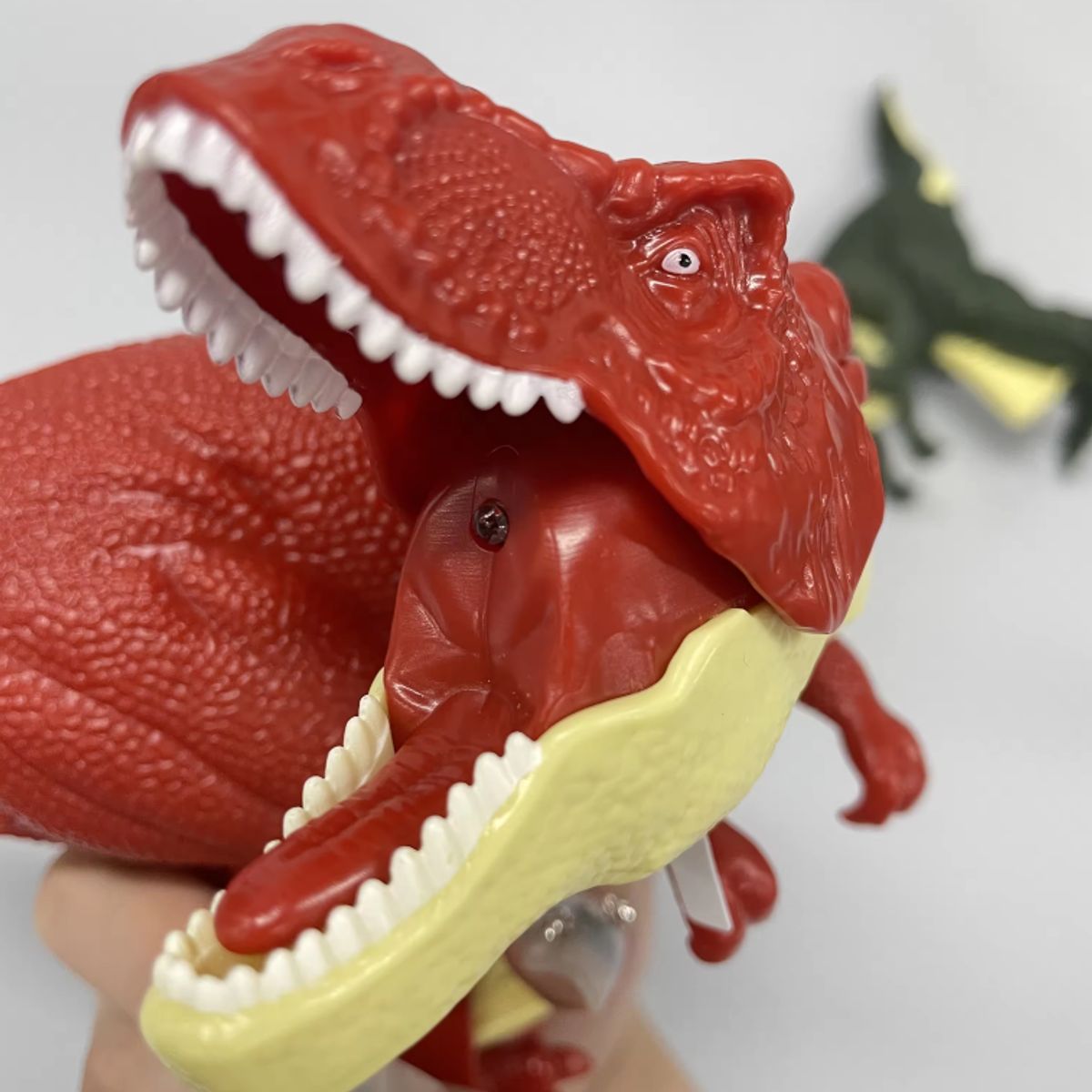 GENERICO - Dinosaurio Zaza con Luz y Sonido - Rojo