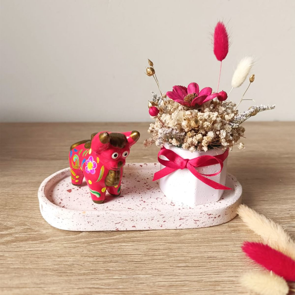 GENERICO - Pack Deco Fiestas Patrias Bandeja + Torito de Pucará + Arreglo Floral