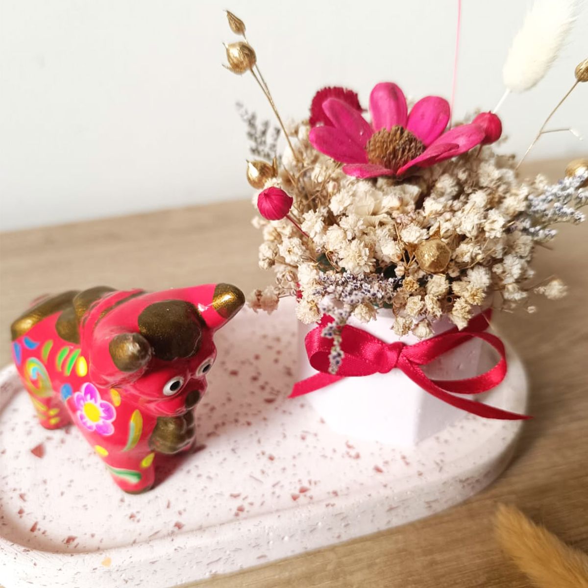 GENERICO - Pack Deco Fiestas Patrias Bandeja + Torito de Pucará + Arreglo Floral