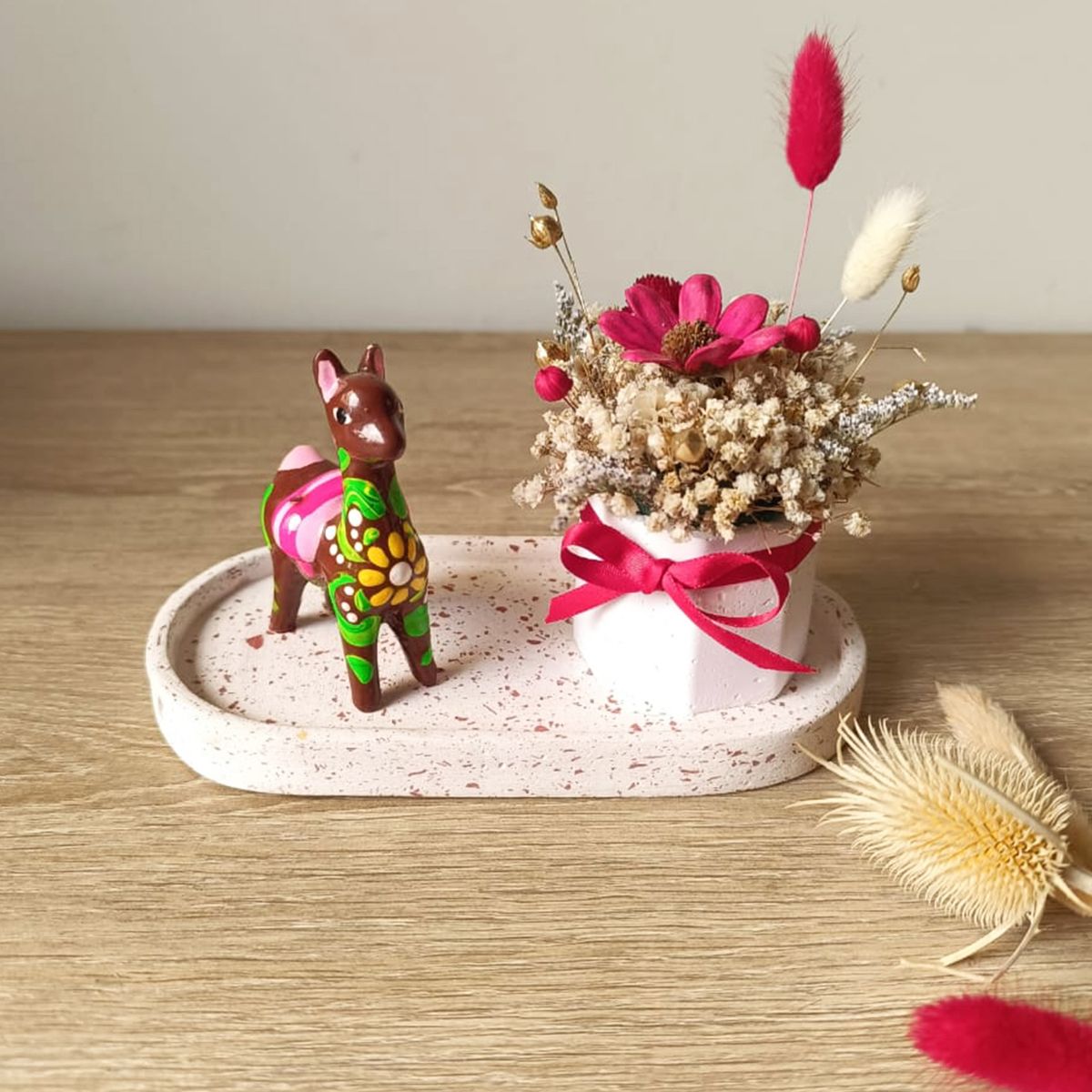 GENERICO - Pack Deco Fiestas Patrias Bandeja + Vicuña + Arreglo Floral