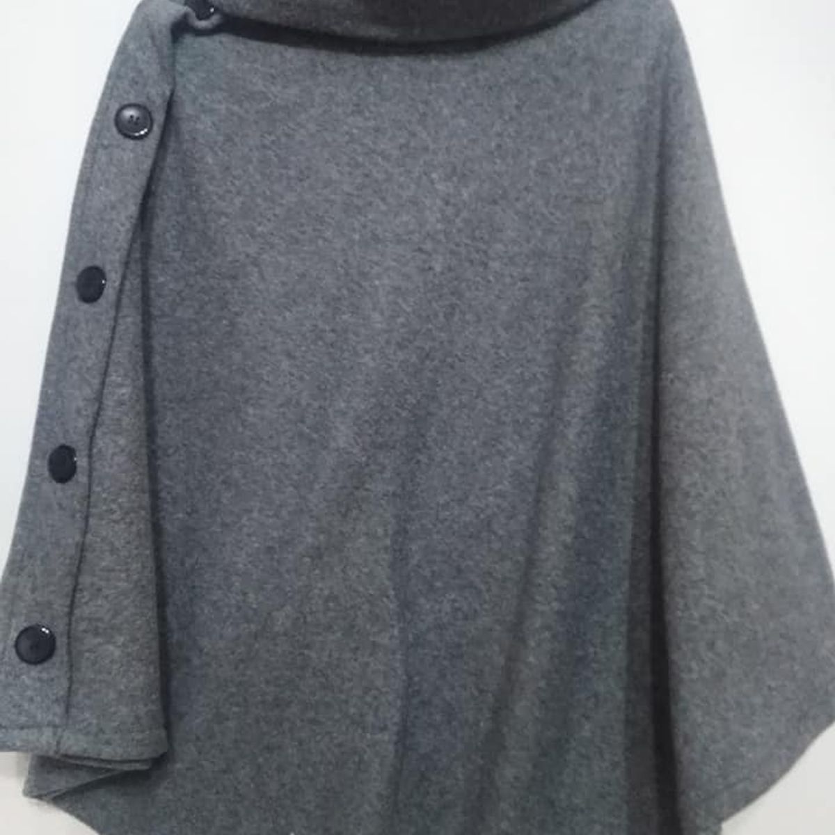 GENERICO - Poncho Mujer - Diseño Valquiria