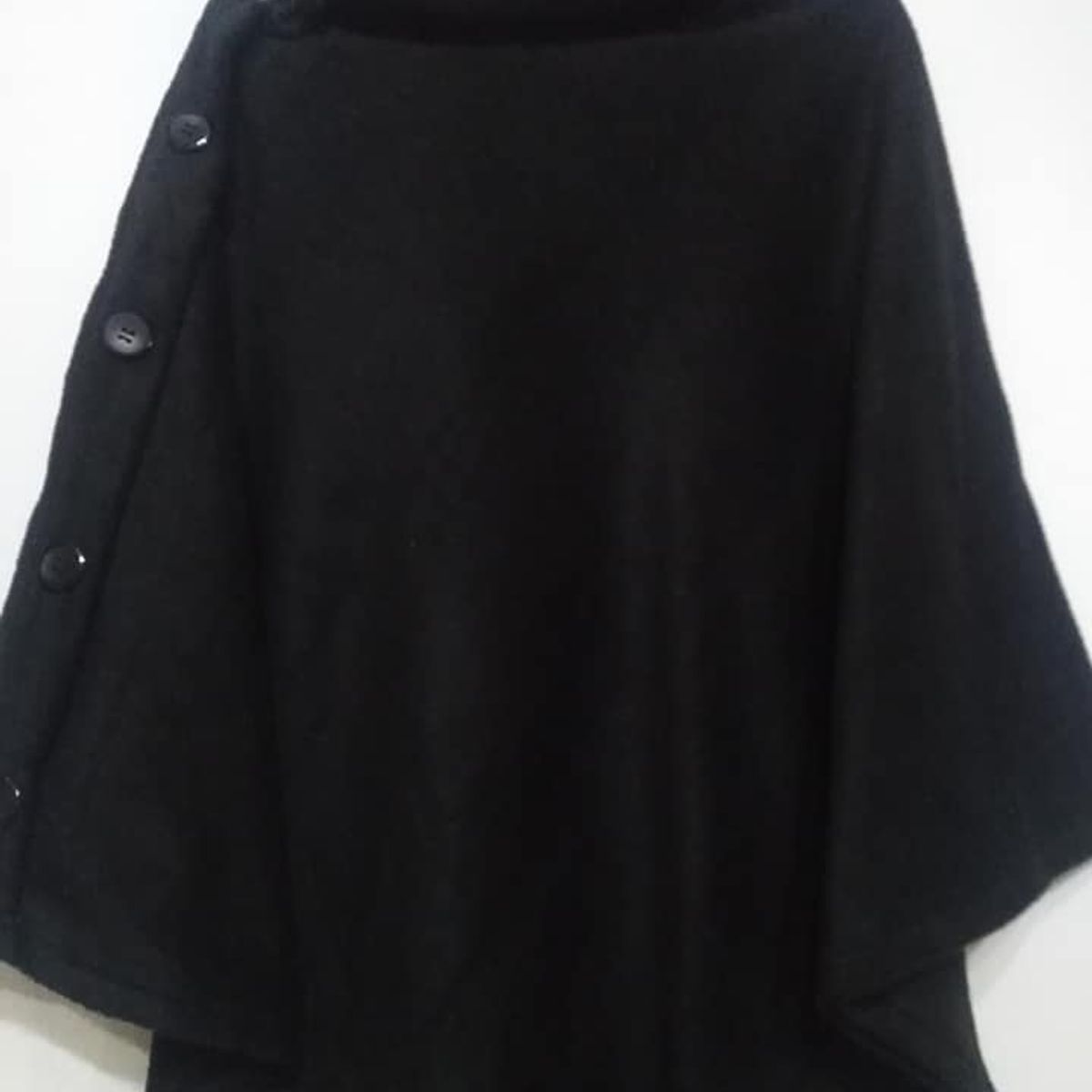 GENERICO - Poncho Mujer - Diseño Valquiria Negro