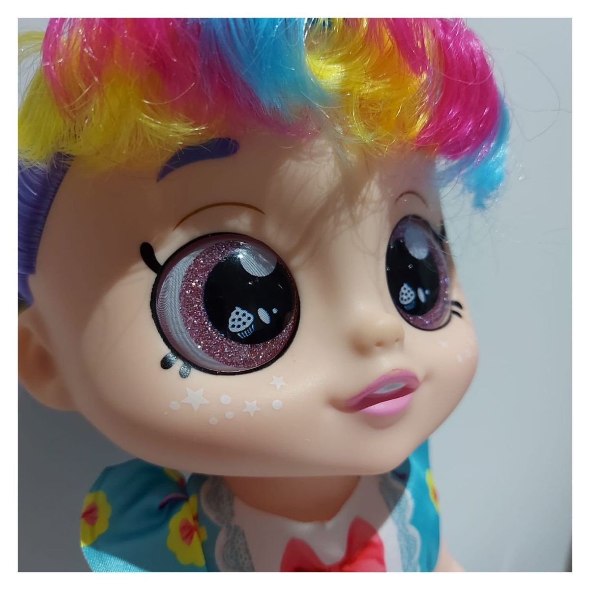 GENERICO - Muñeca Musical Ojos de Vidrio - Arcoíris