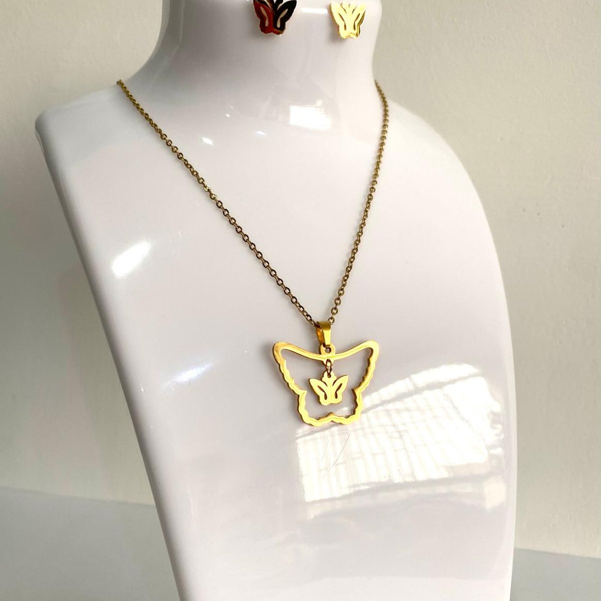 GENERICO - Collar y aretes de mariposa radiante