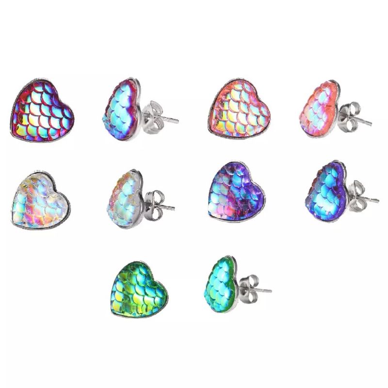 GENERICO - Set x 5 pares de aretes corazón escamas de sirena_.