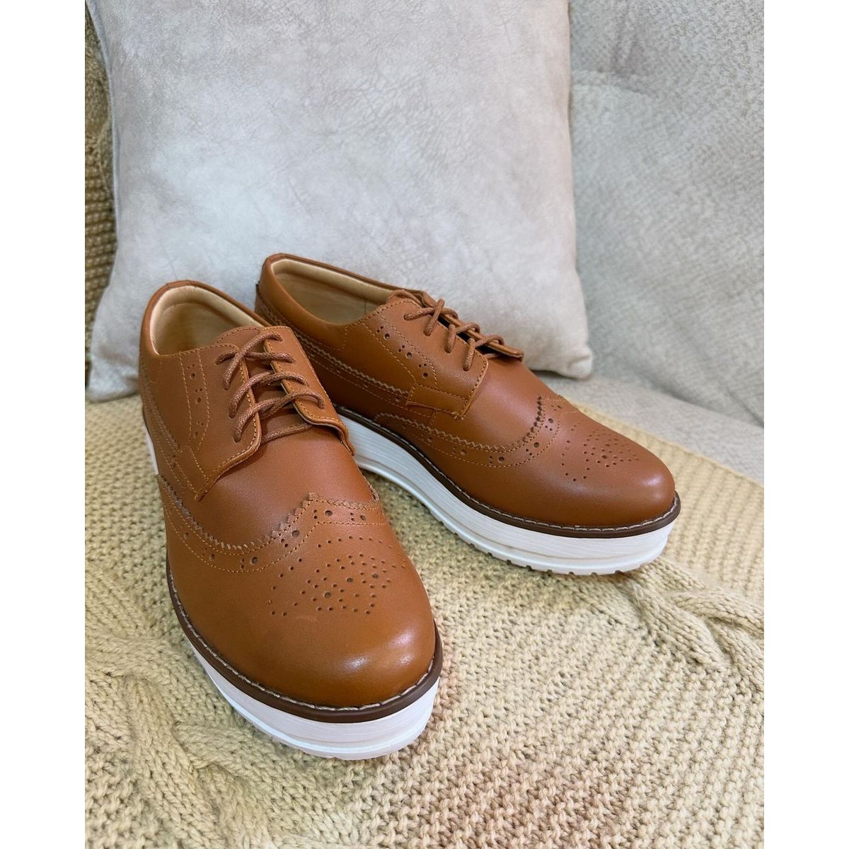 GENERICO - ZAPATOS MUJER OXFORD - CAMEL PLATAFORMA_.