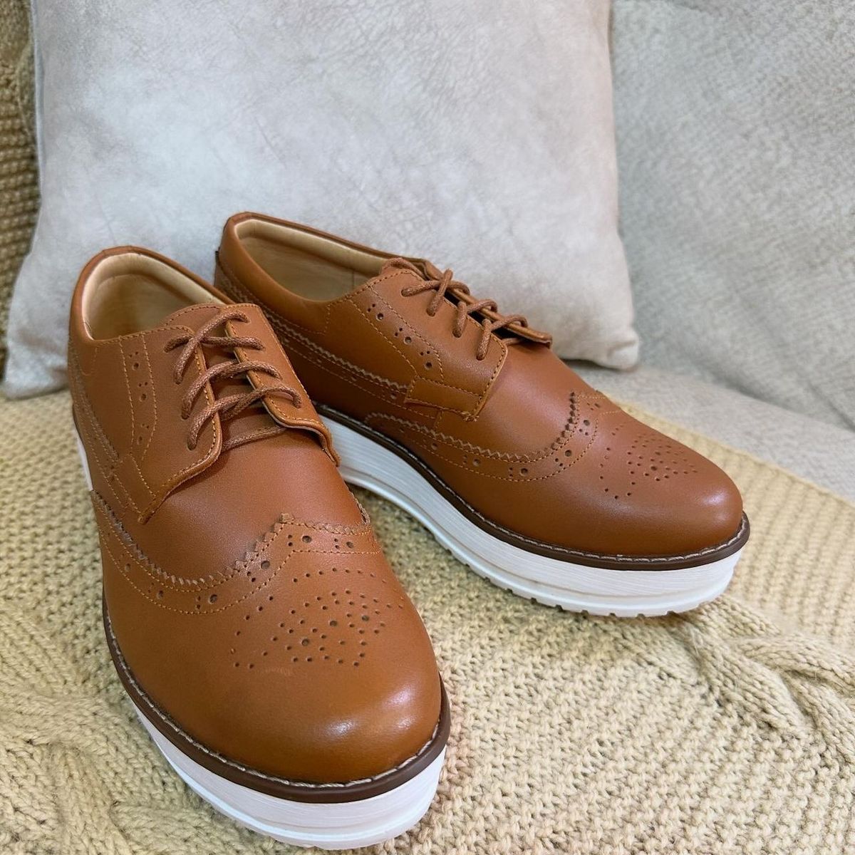 GENERICO - ZAPATOS MUJER OXFORD - CAMEL PLATAFORMA_.