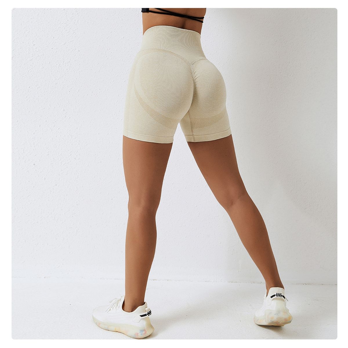 GENERICO - SHORT DEPORTIVO PUSH UP CORTE CORAZON PRETINA ALTA