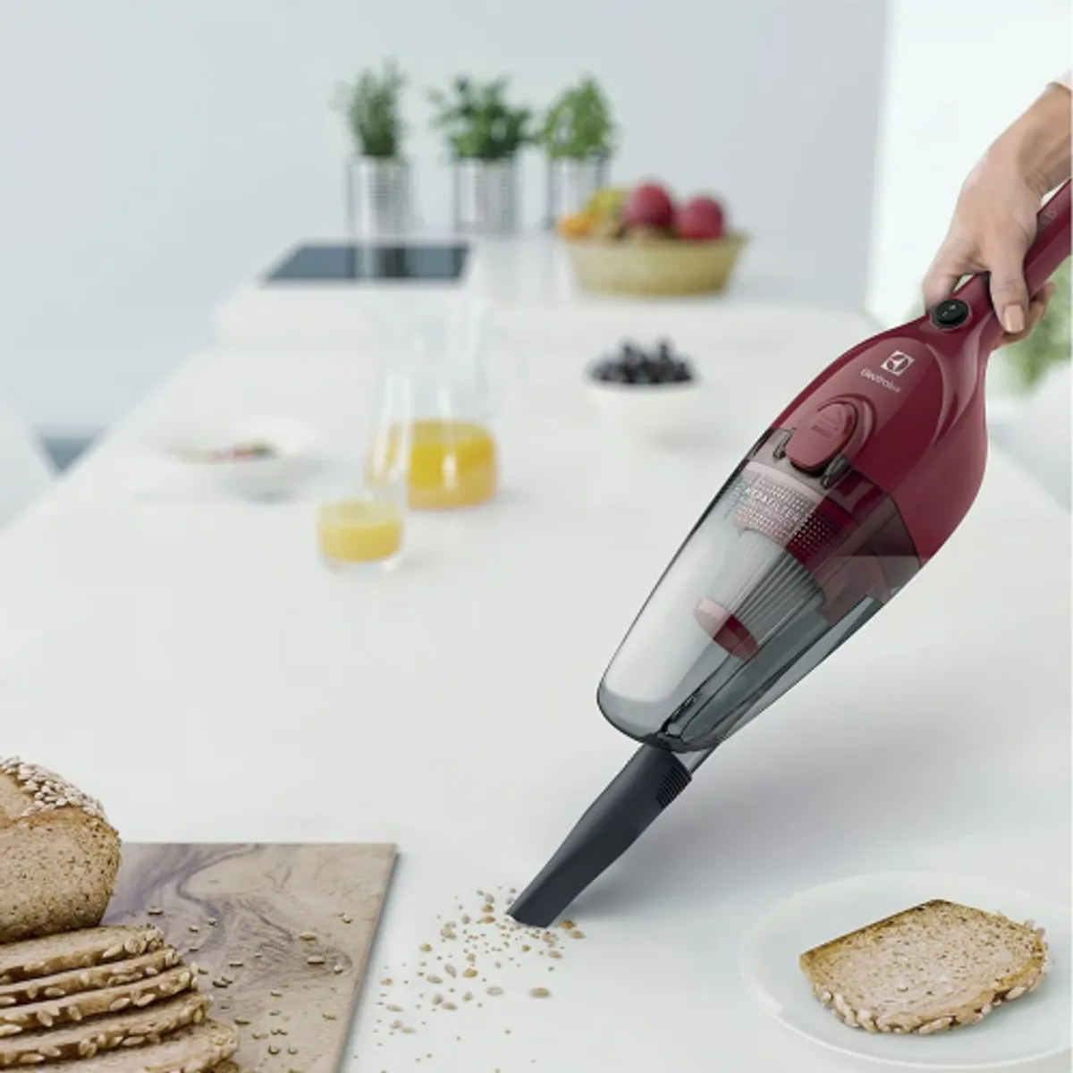 ELECTROLUX - Aspiradora vertical con cable Power Speed STK13 Electrolux