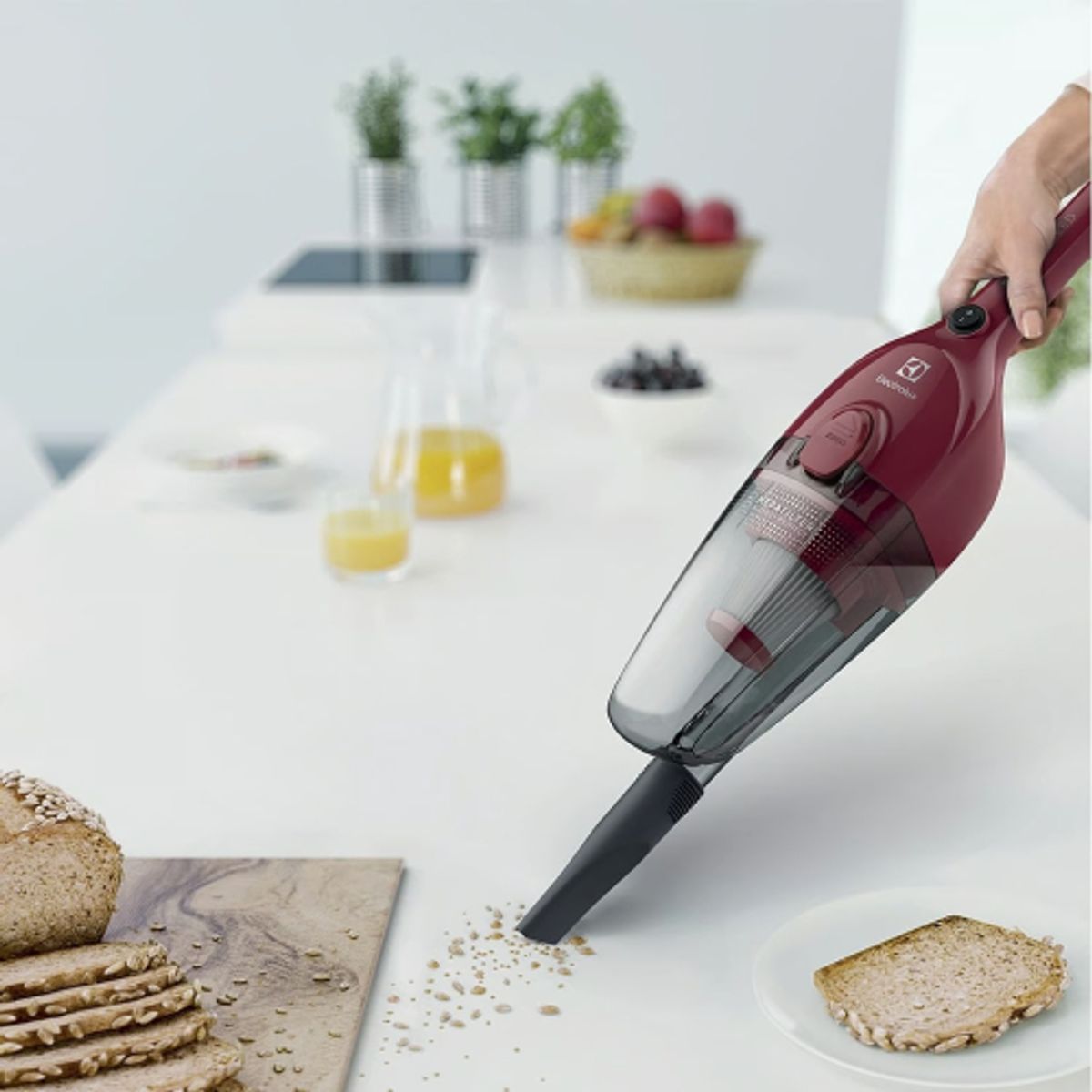 ELECTROLUX - Aspiradora vertical con cable Power Speed STK13 Electrolux