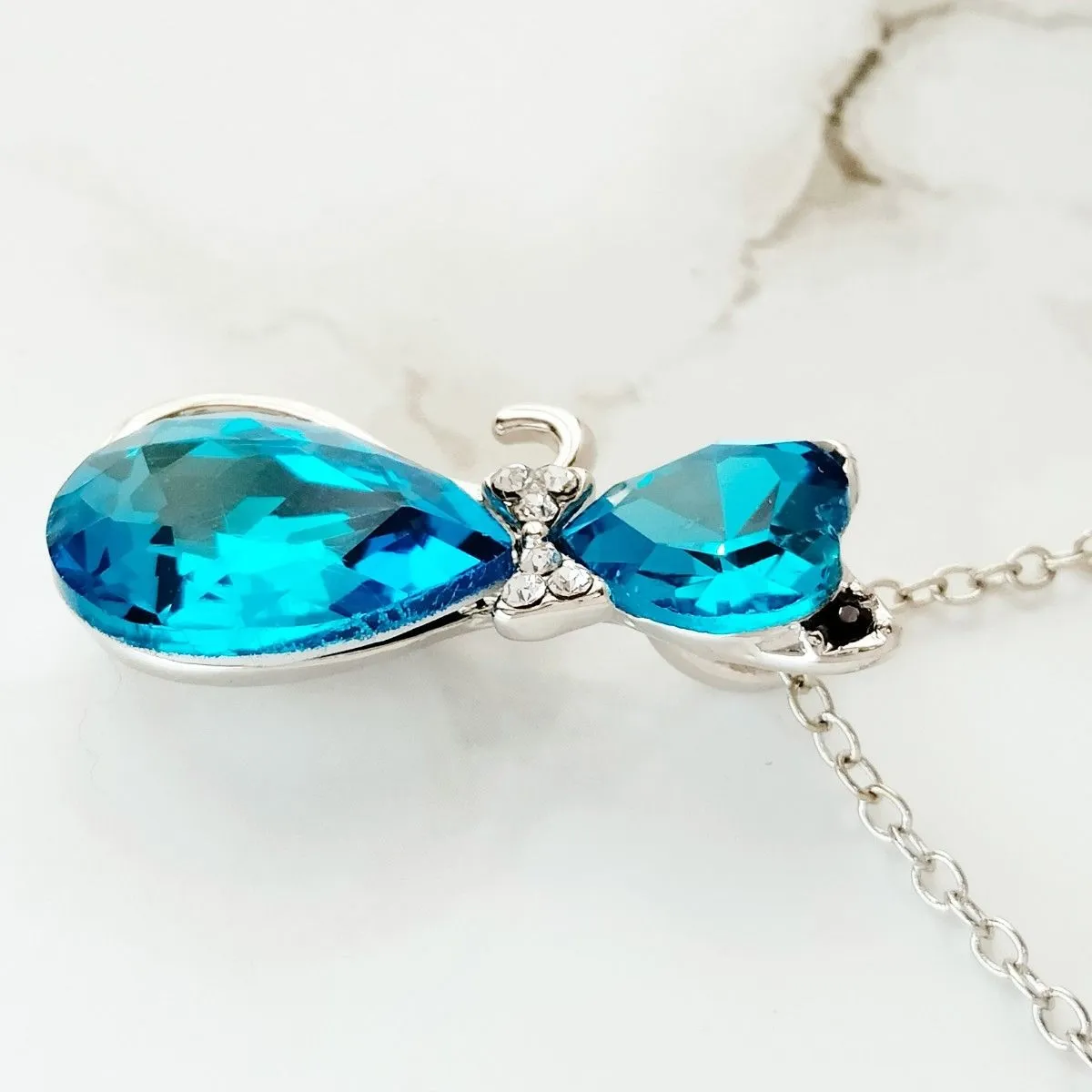 GENERICO - Collar elegante gato plateado en color celeste