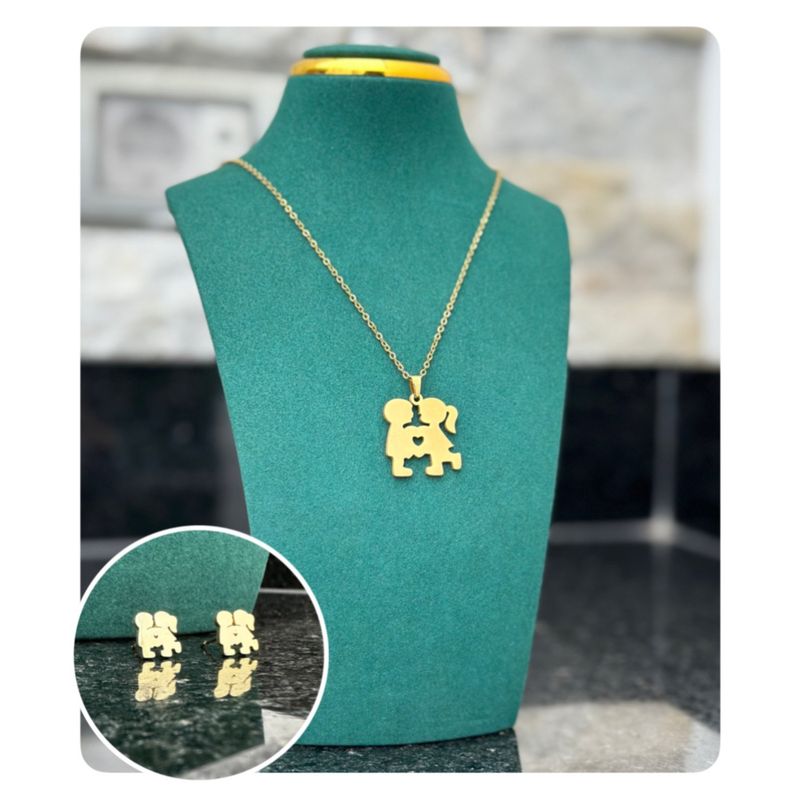 GENERICO - Pack Acero Collar con dije y Aretes - Enamorados Dorados Mod II