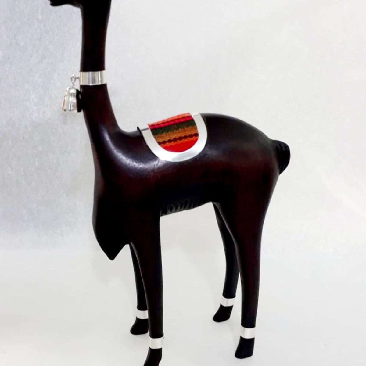 PERU - Adorno decorativo vicuña de madera telar andino y plat 950 de 12 cm