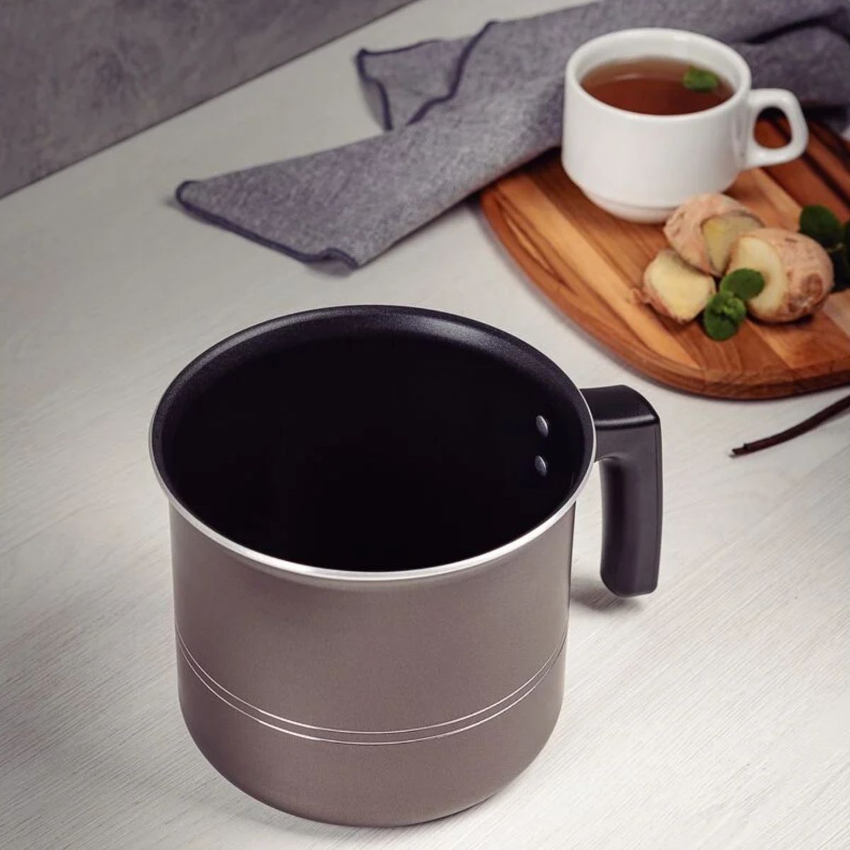 TRAMONTINA - Hervidor Tramontina con Revestimiento Antiadherente Negro 14cm 1.9l