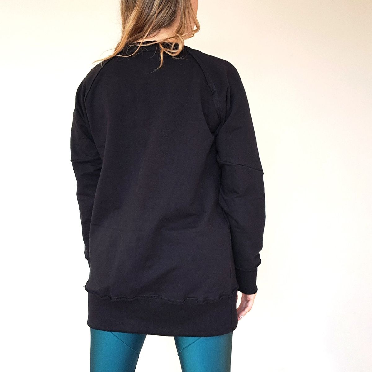 KINETIX - Polera Oversized Kinetix K Algodón Negra Mujer