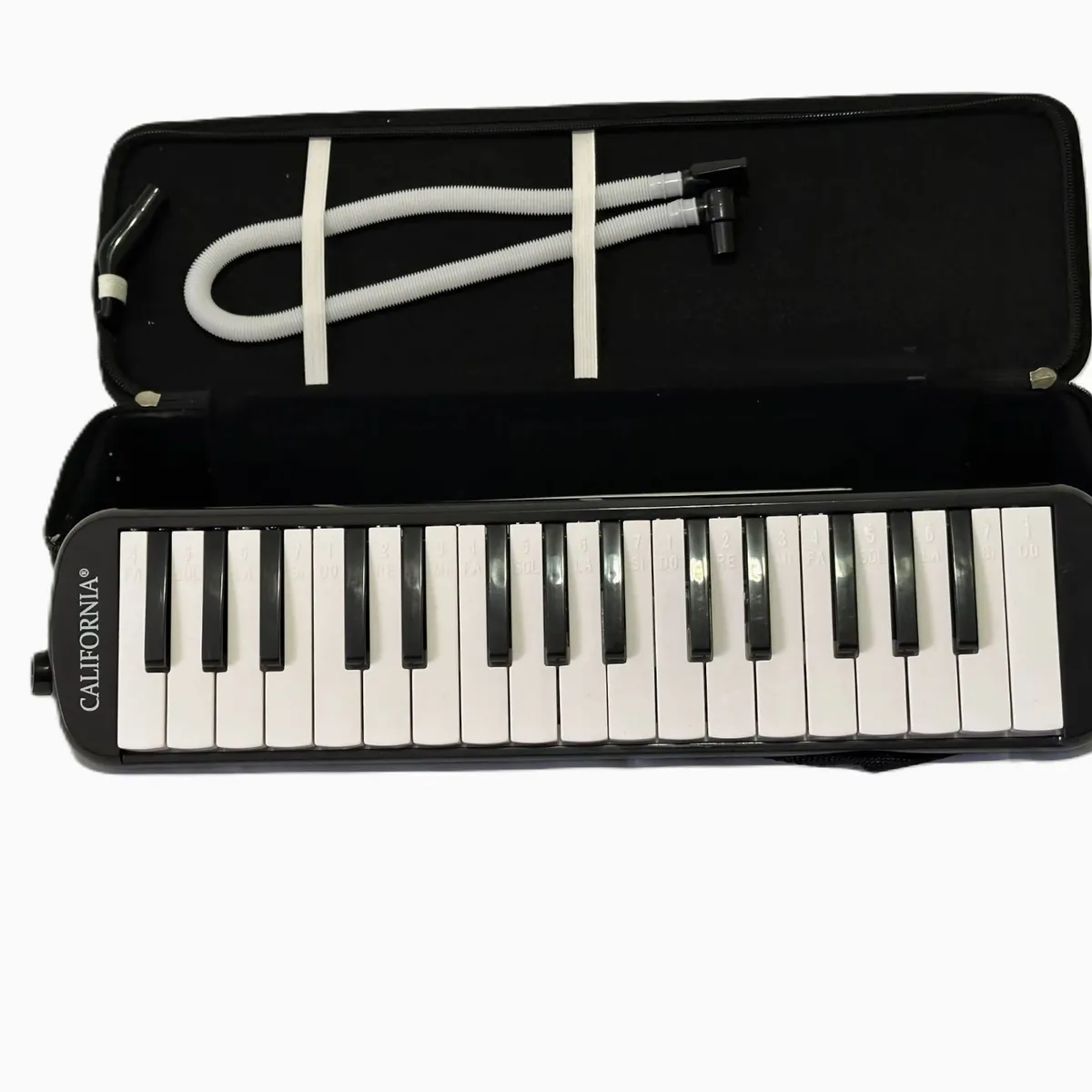 CALIFORNIA - Melódica California 32 Teclas con Estuche Rígido - Negro