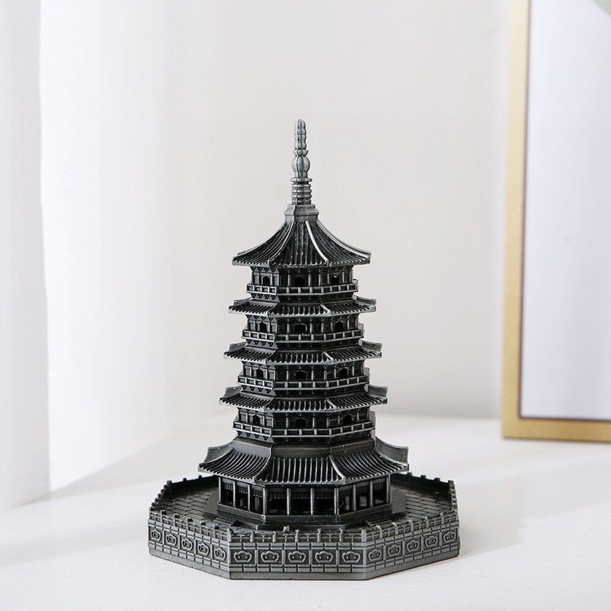 GIADE - Estatuilla Mith Pagoda China de Metal Plateado 16 cm