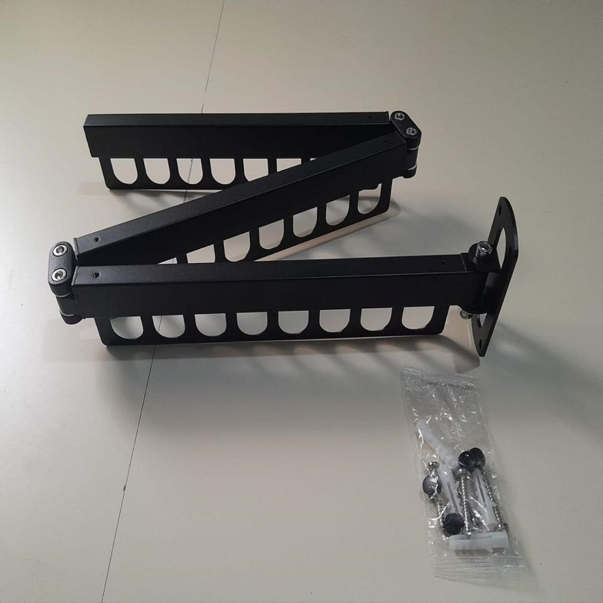 GENERICO - TENDEDERO RETRACTIL DE PARED REGULABLE NEGRO