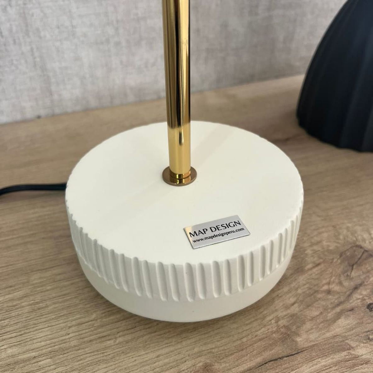 MAP DESIGN HOME - Lampara de Mesa Genesis 54x35 cm