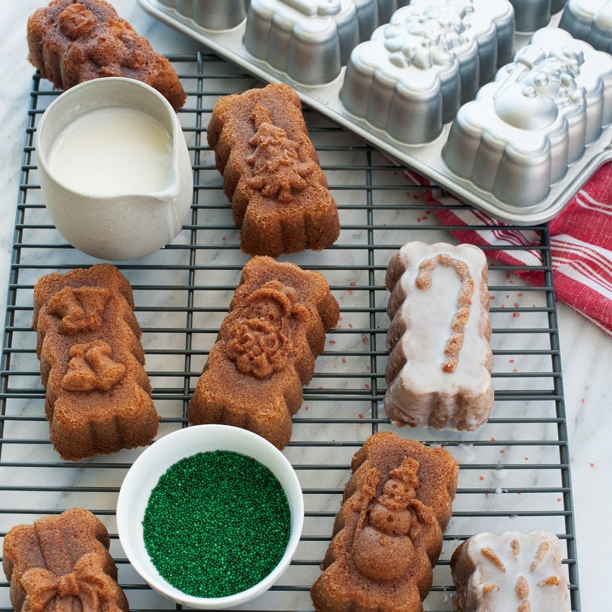 NORDIC WARE - Molde Cakelet Holiday Mini Loaves