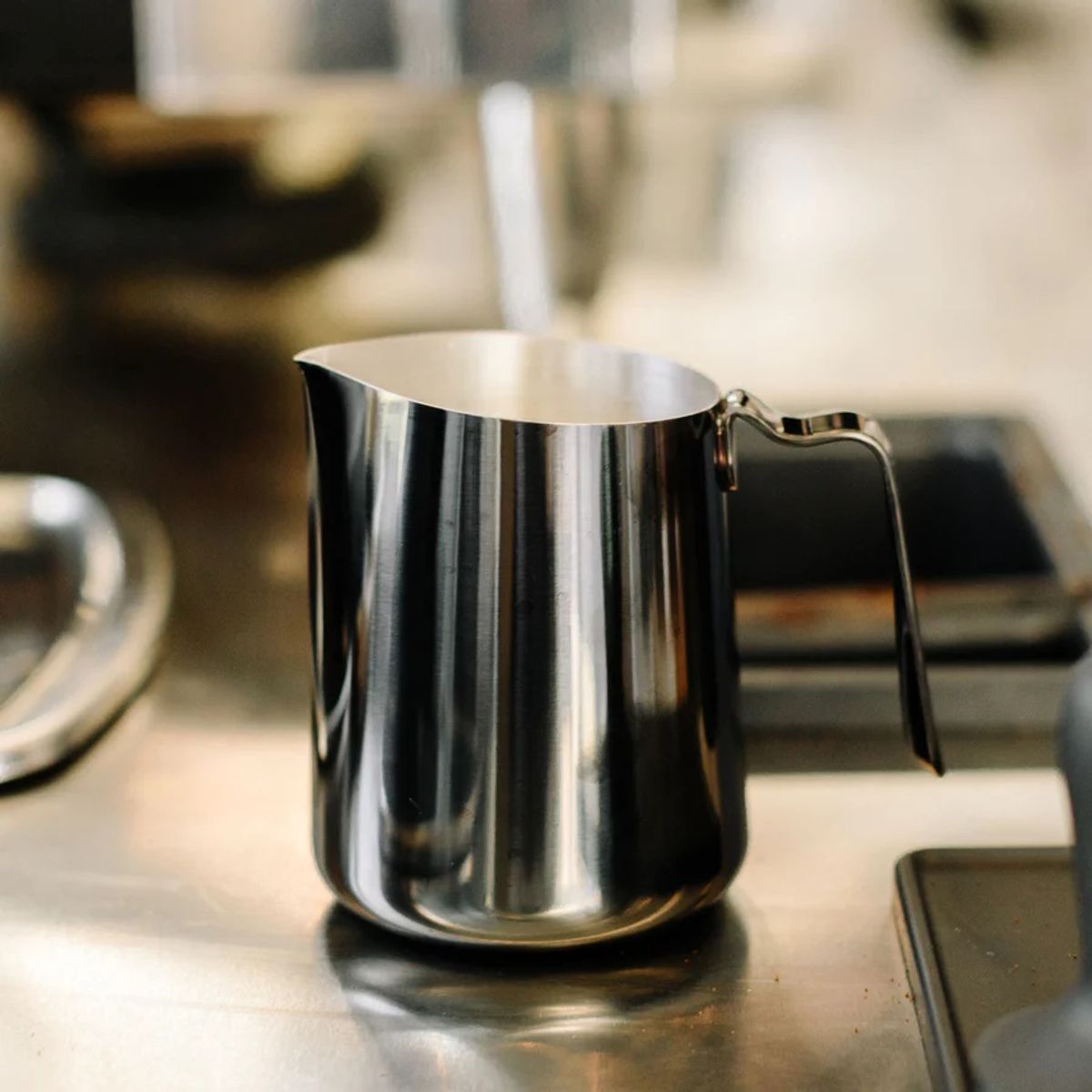 FELLOW - Jarra para barista Eddy Grafito de 530ml