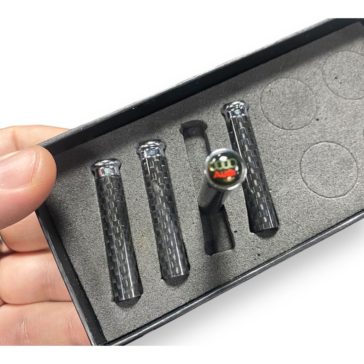 GENERICO - PESTILLOS EN FIBRA DE CARBONO PARA  AUDI