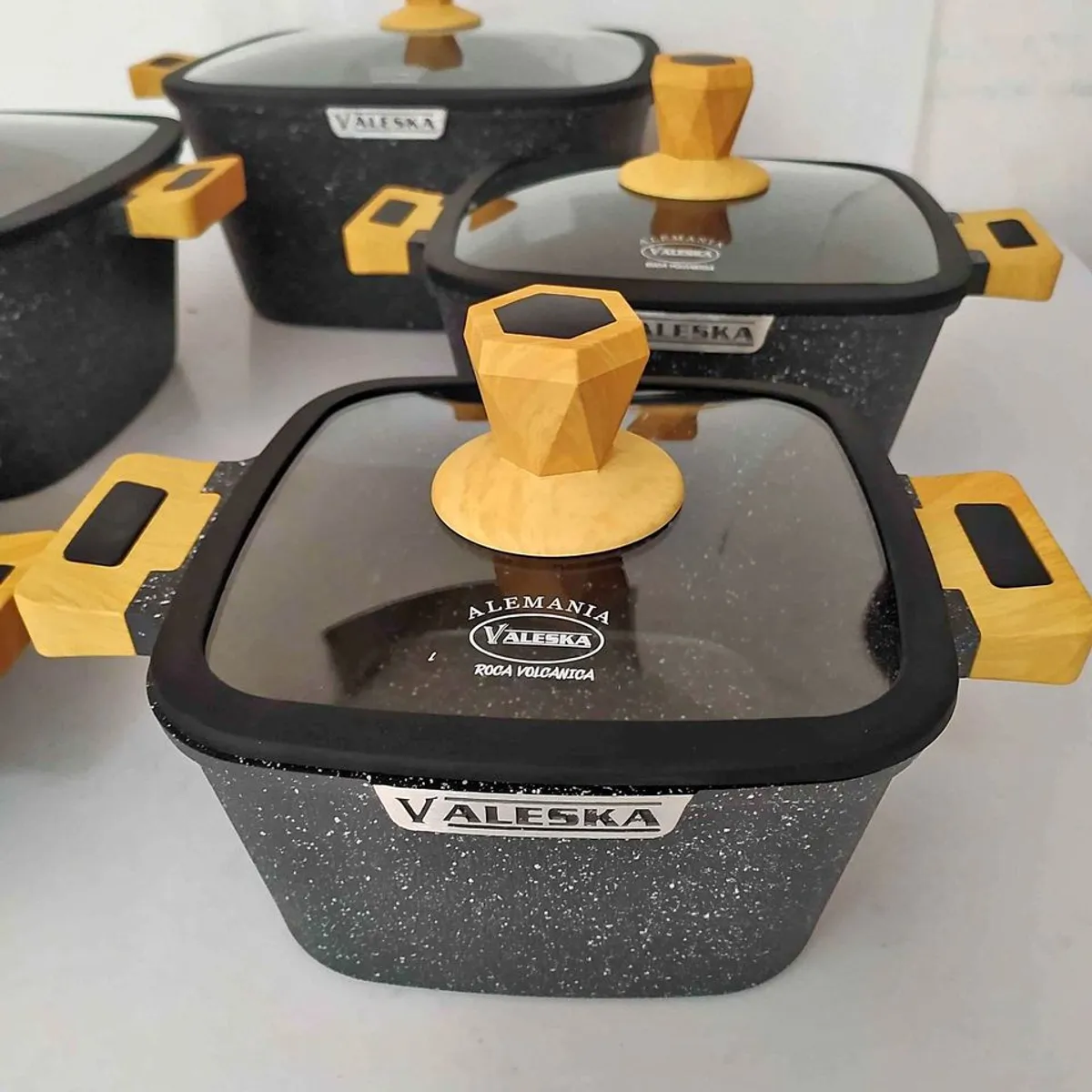 VALESKA - Set de Ollas Roca Volcanica VALESKA NEGRO10 pc