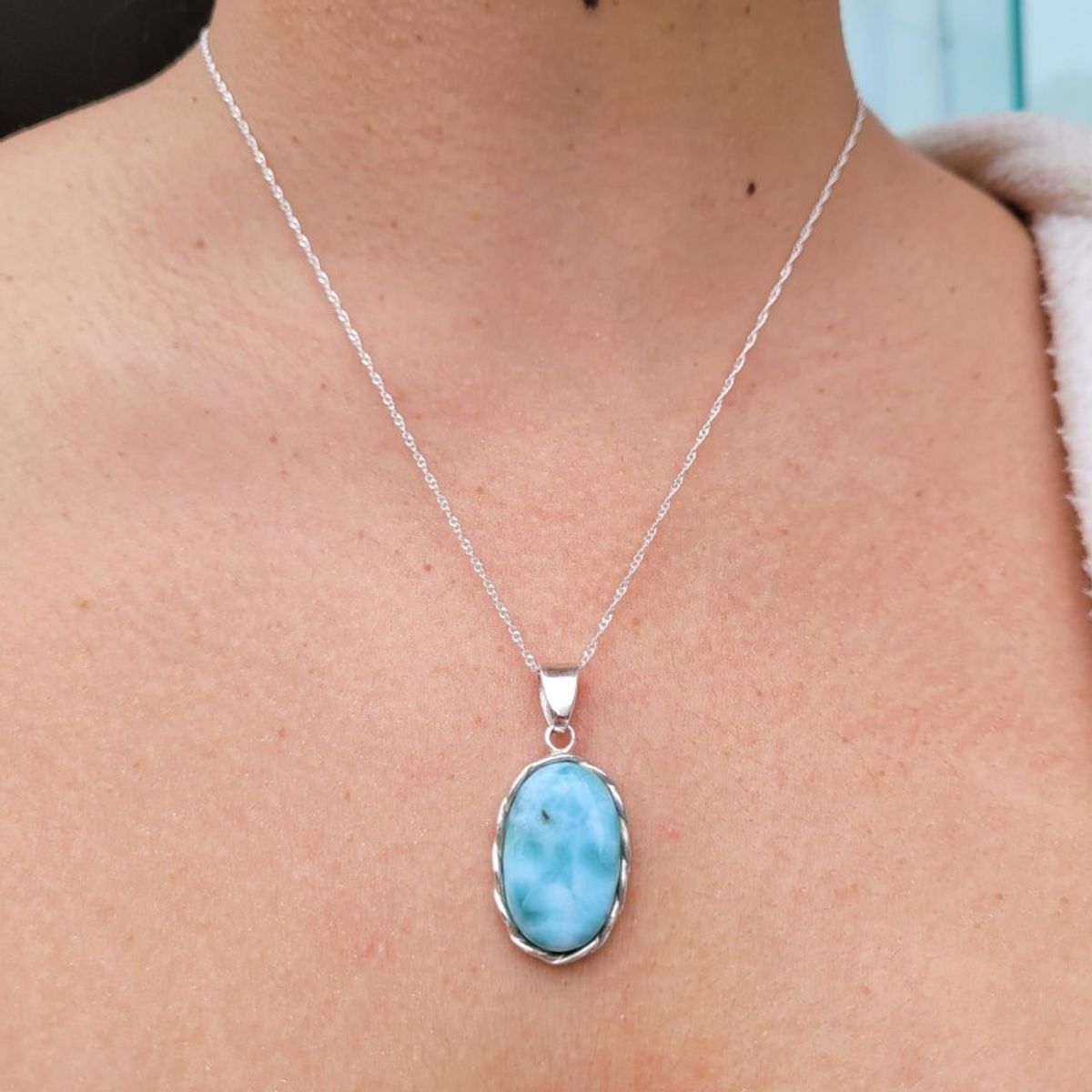 INTUERI - Dije Ovalado Larimar