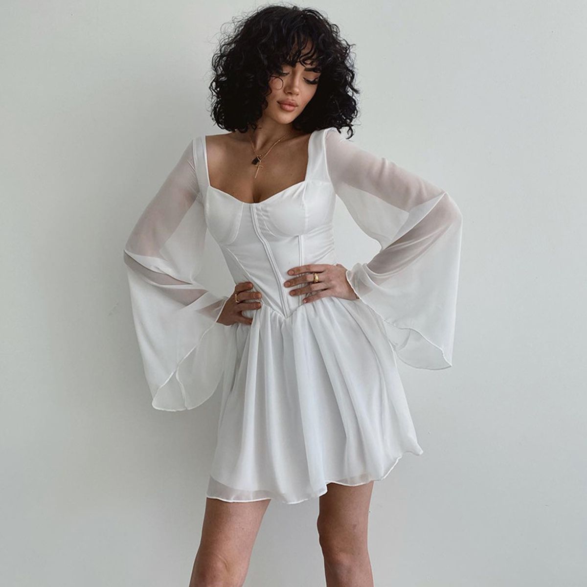 GENERICO - Vestido Mariangeles -Tipo corset de mangas acampanadas