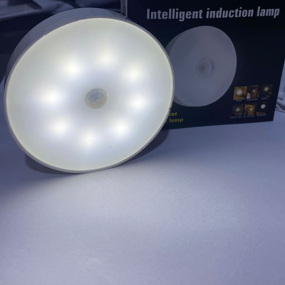 GENERICO - FOCO LED BLANCA ADOSABLE CON SENSOR DE MOVIMIENTO RECARGABLE
