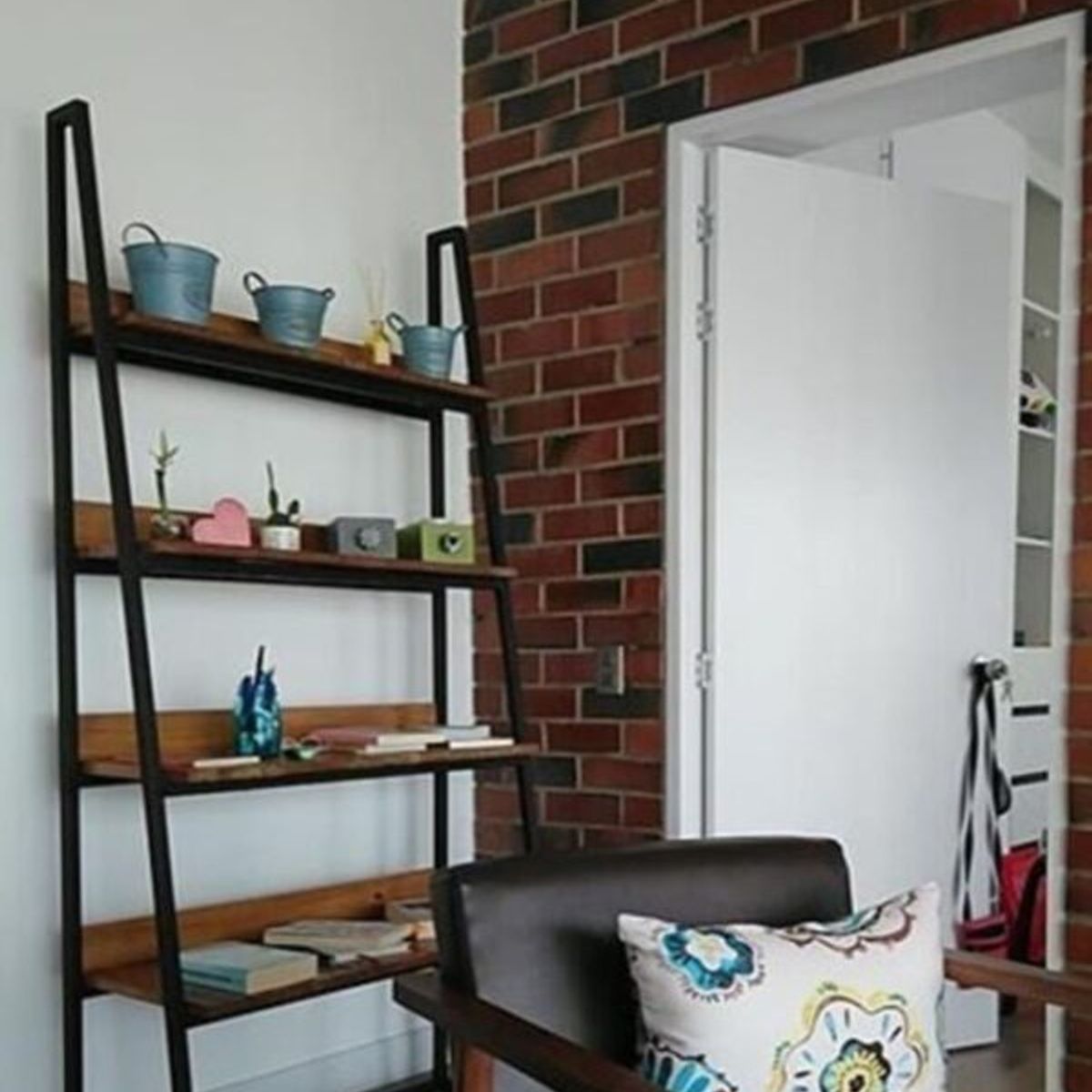 NACION MUEBLES - ESTANTE JUAN COLOR CEDRO ESTRUCTURA FIERRO NM