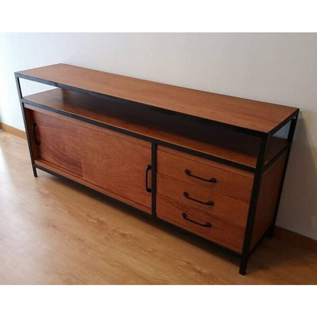 NACION MUEBLES - APARADOR ISAIAS COLOR CEDRO NM