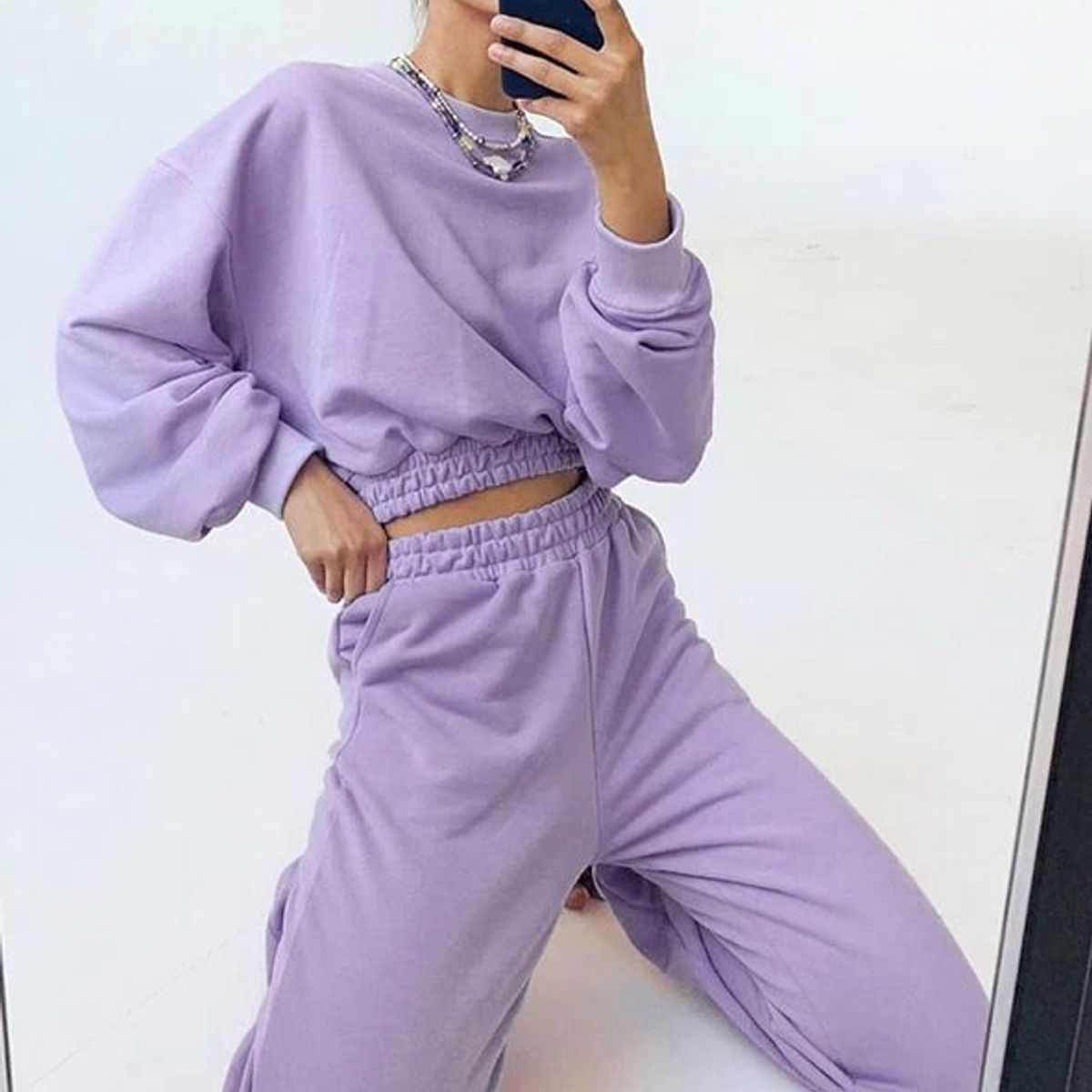 AMA OUTFITTERS - CROP DE FRANELA CON CAPUCHA