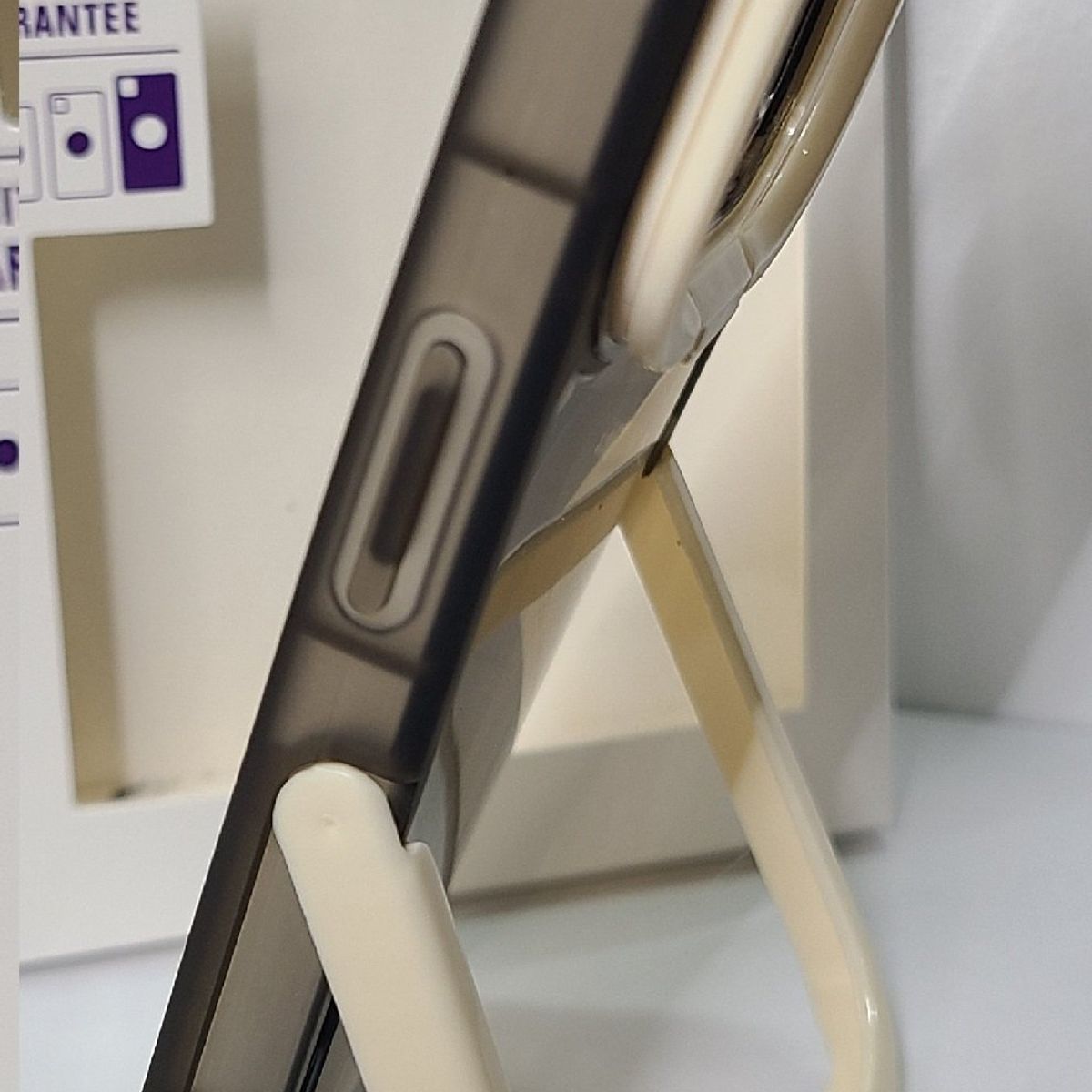 GENERICO - Case Negro Trasnparente para Iphone 12  con Parante