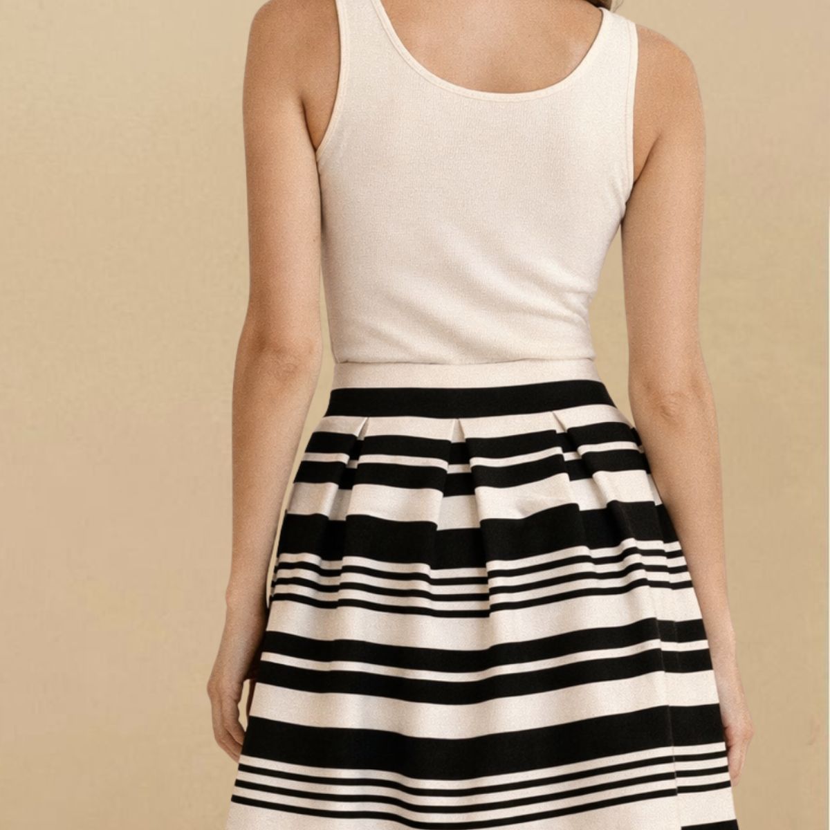 AMA OUTFITTERS - FALDA AMA CARO RAYAS